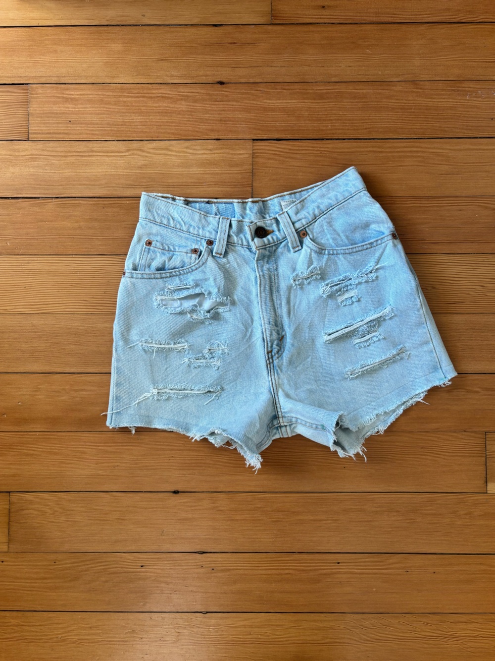Vintage 1990s Levi’s 512 light wash cut off shorts made in USA 🩵 hot pants - Picture 5 of 7